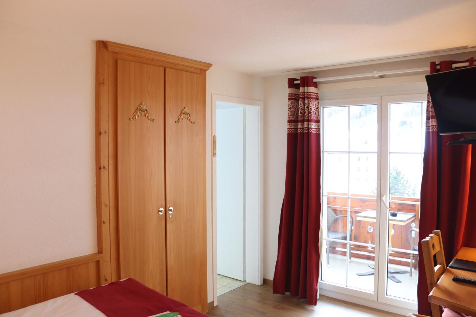 Grichting Hotel & Serviced Apartments Лойкербад Екстериор снимка